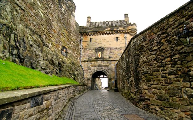 Edinburgh Castle Guided Tour And Old Town Walking Tour